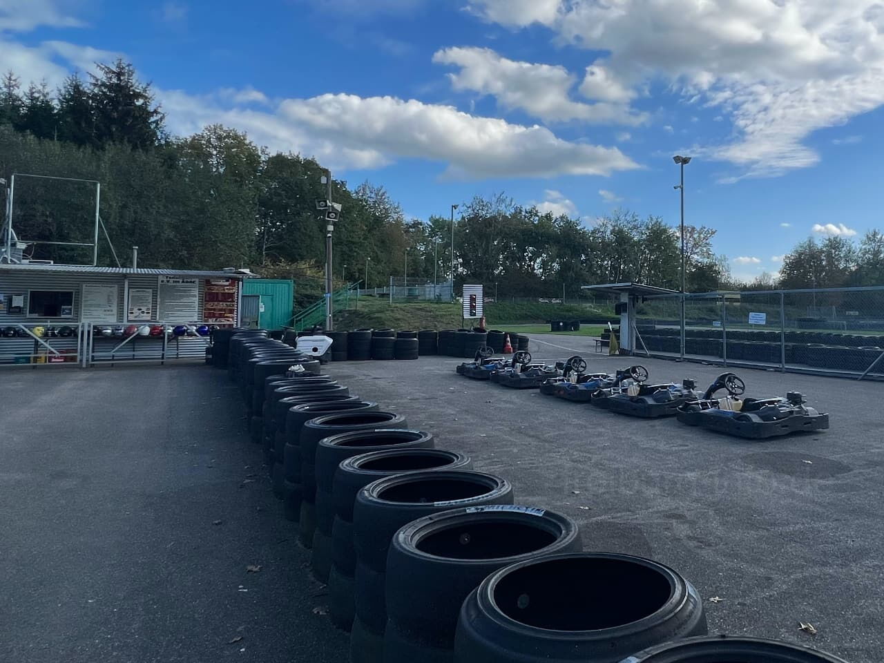 Leihkarts auf der Kartbahn in Teningen