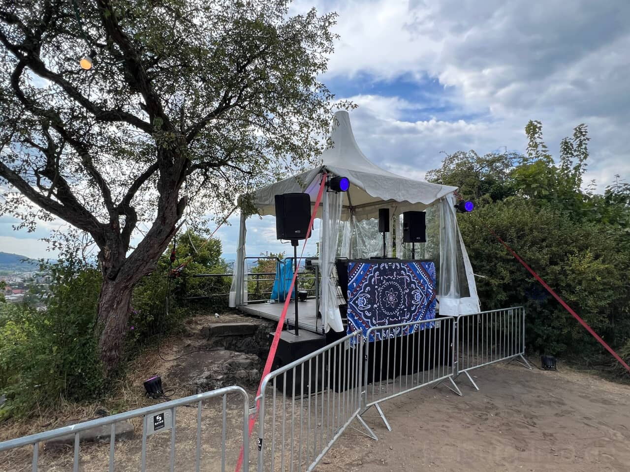 Konzertbühne zum Schlossberg Festival auf der Ludwigshöhe