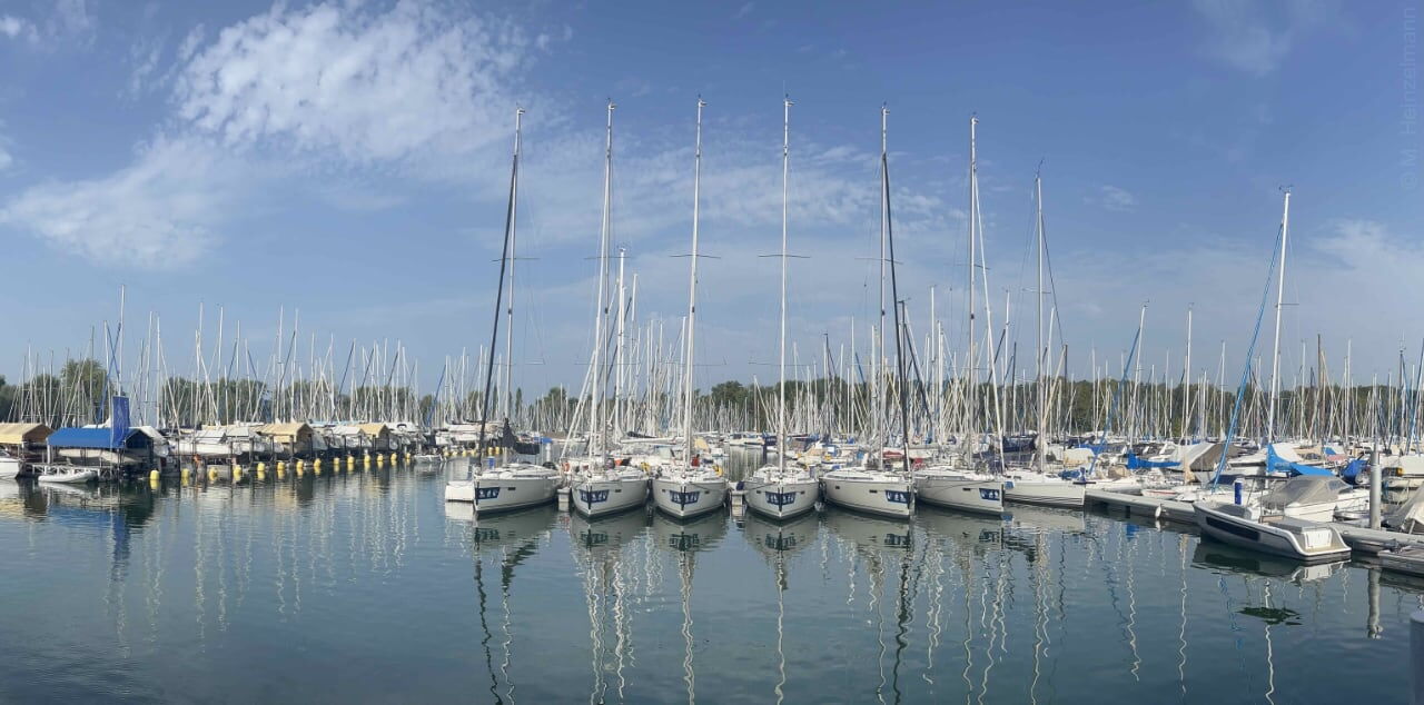 Yachten im Ultramarin Yachthafen