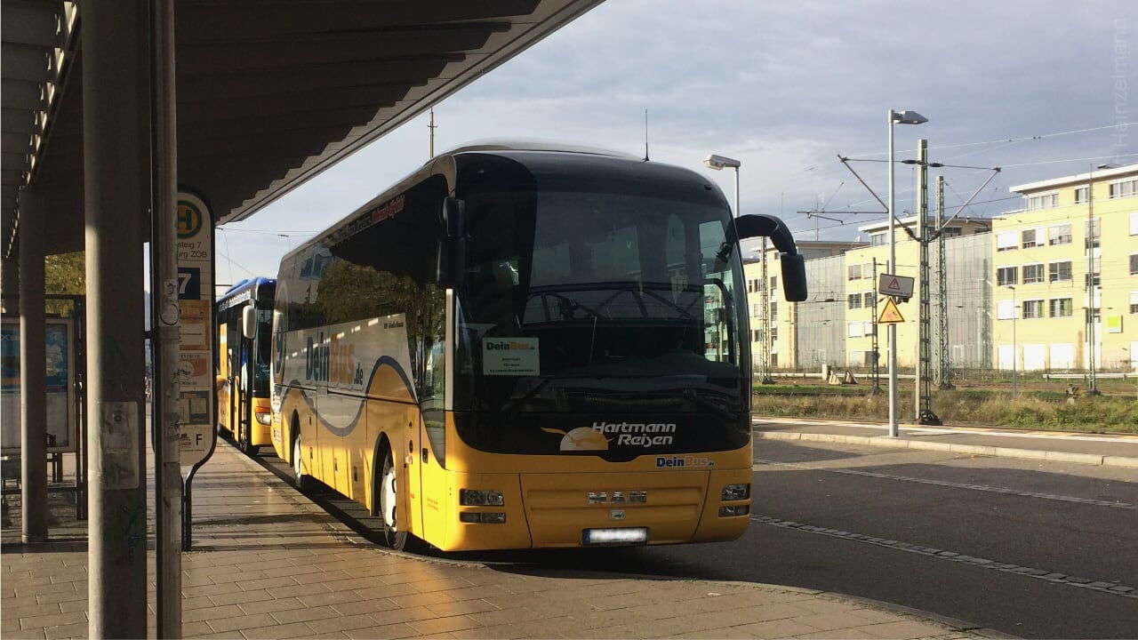 Fernbus am ZOB Busbahnhof Freiburg