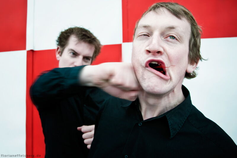 Flyer Voll auf die 12! ImproComedy im Weingut Andreas Dilger