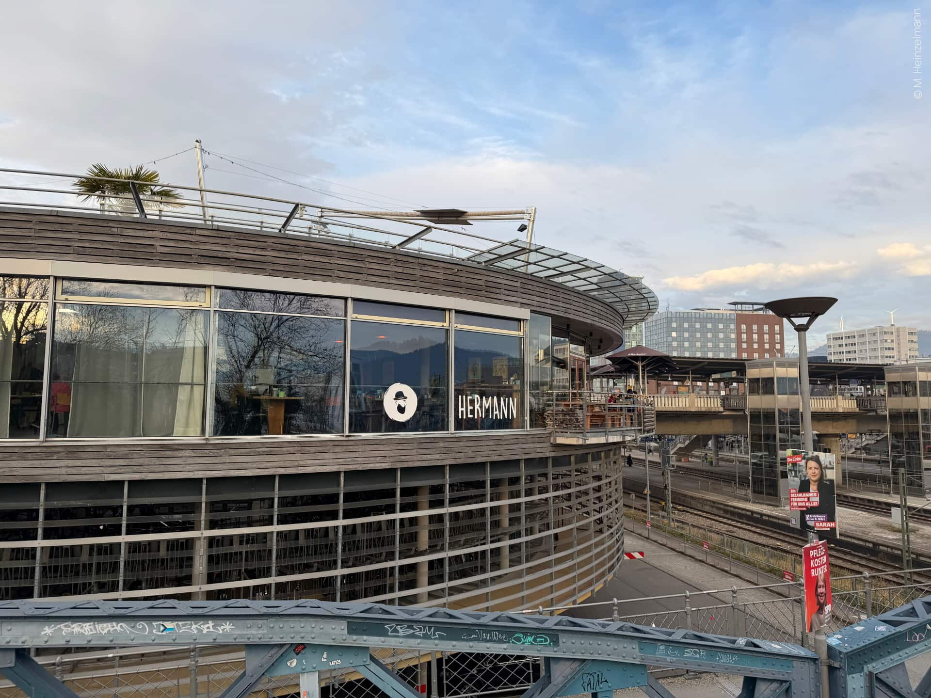 Café Hermann, aufgenommen von der Blauen Brücke aus.