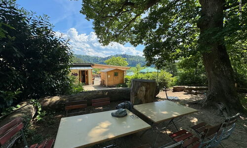 Außenbereich am Waldrand des Waldrestaurant Zähringer Burg