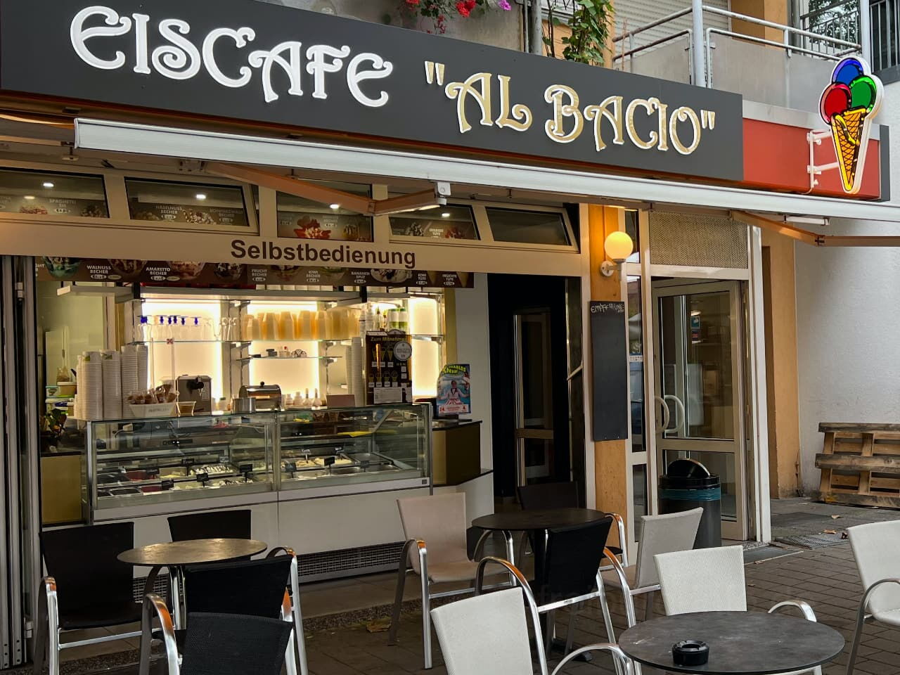 Eis Café "Al Bacio" in Freiburg Betzenhausen (Sundgauallee)