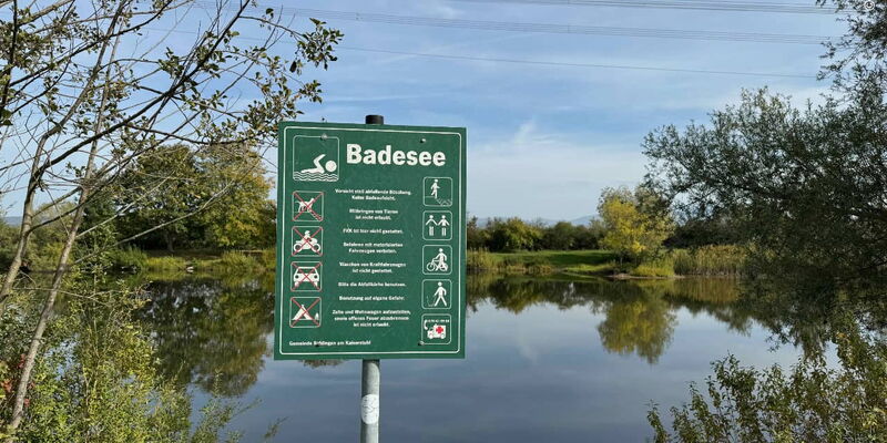 Hinweisschild am Badesee Löhlinsee in Bahlingen