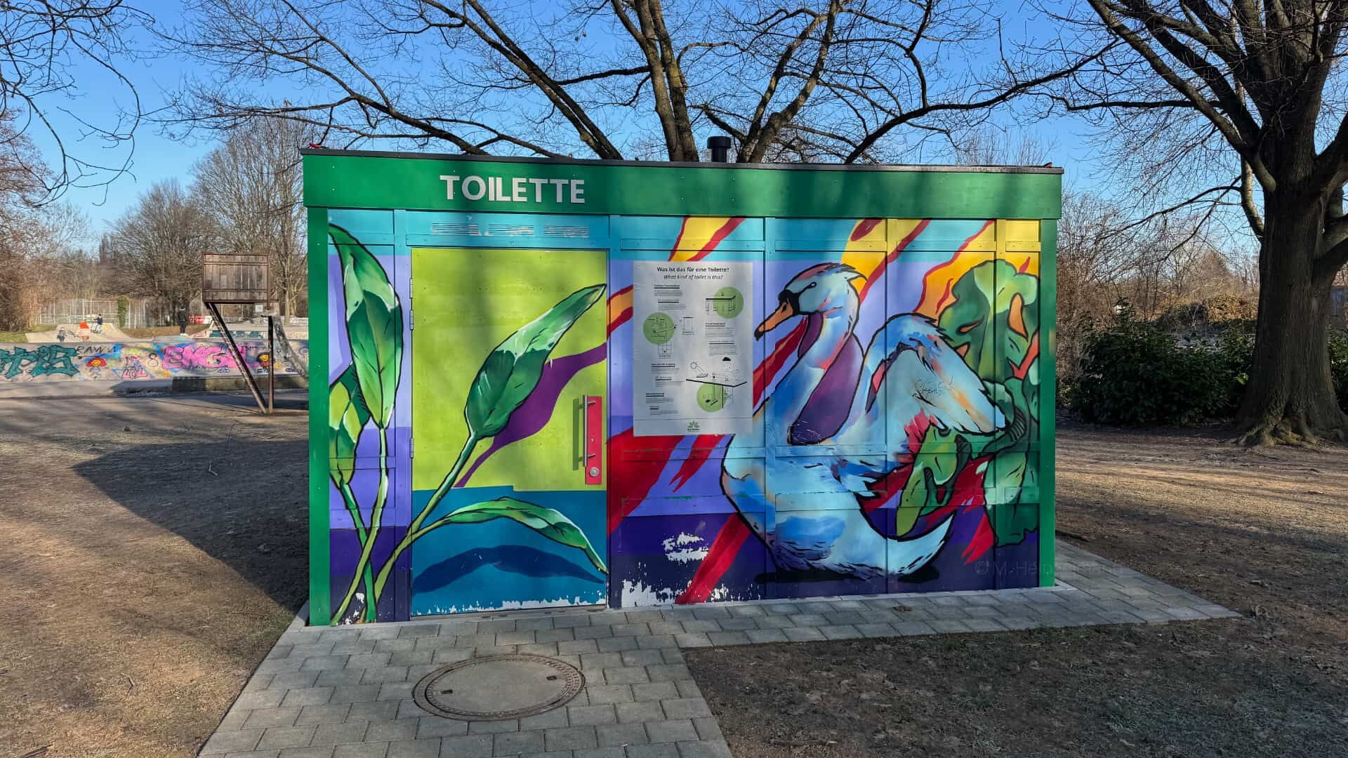 EcoToilette nähe Skateanlage im Dietenbachpark Freiburg