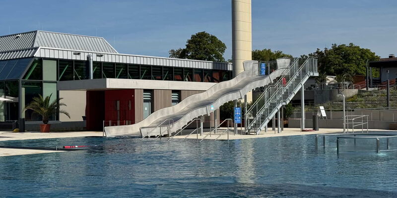 Rutsche im Freibad Westbad