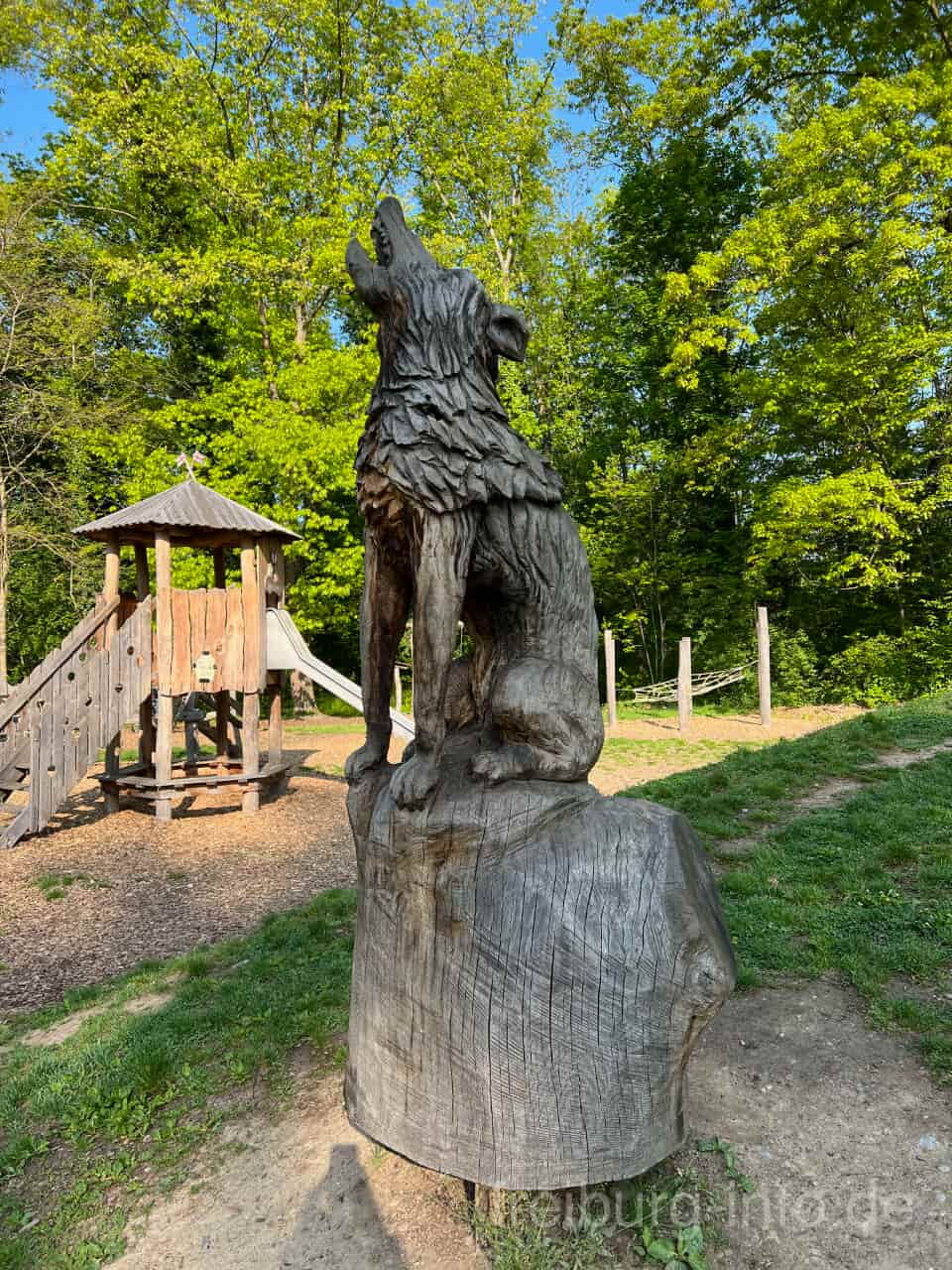 Wolfswinkel - Skulptur, Schnitzerei aus Holz