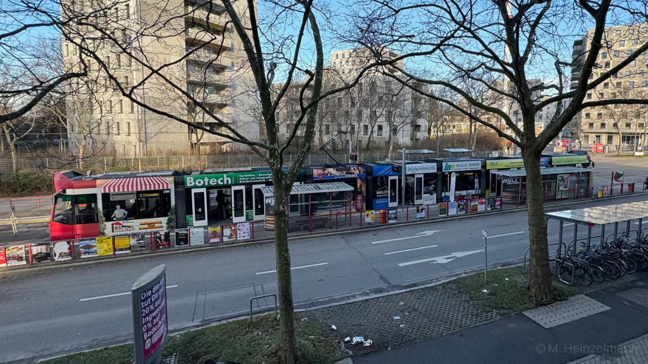 Straßenbahnhaltestelle Am Bischofskreuz in Freiburg Betzenhausen