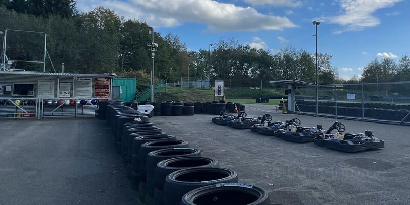Leihkarts auf der Kartbahn in Teningen